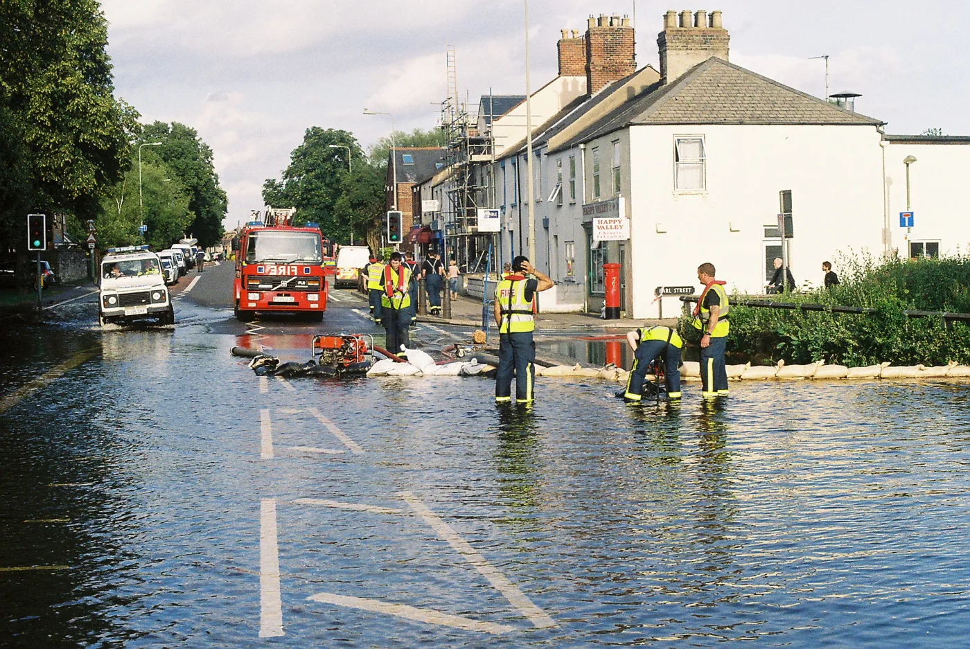 Botley Road at the corner of Earl Street during the July 2007 floods. The new scheme starts just north of Botley Road
